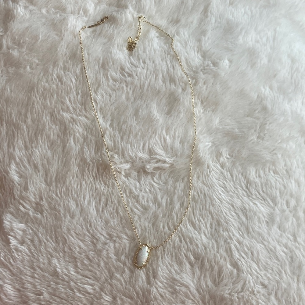 Kendra Scott necklace